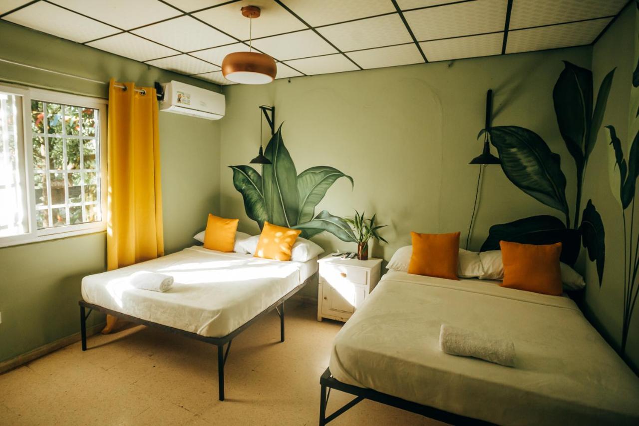 Hostal & Cafe Travelers 산티아고 외부 사진