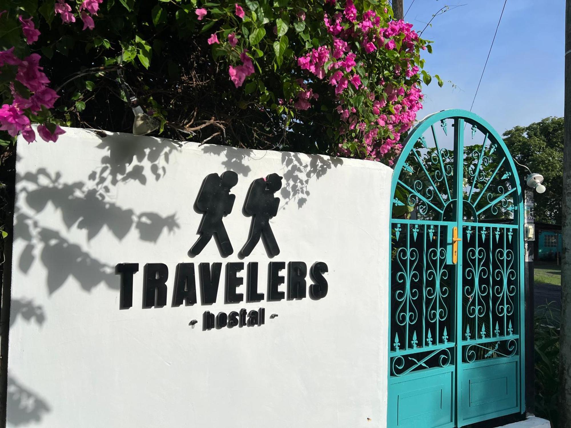 Hostal & Cafe Travelers 산티아고 외부 사진